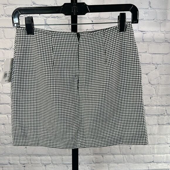 🤍 Forever 21 Houndstooth Mini Skirt Size Small NWT - Picture 3 of 4